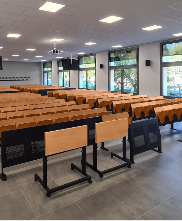 Table Formation Wheelchair Workstation