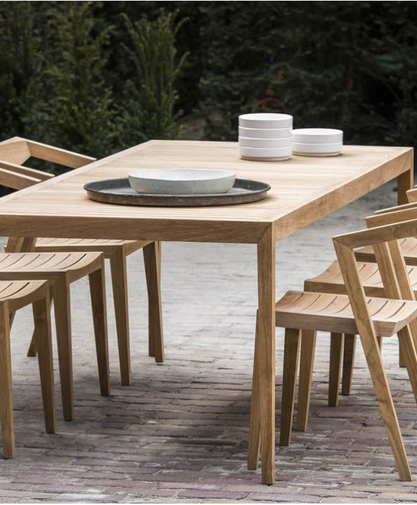 URBAN TABLE